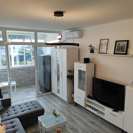 Apartment Zara With Garage Exteriör bild